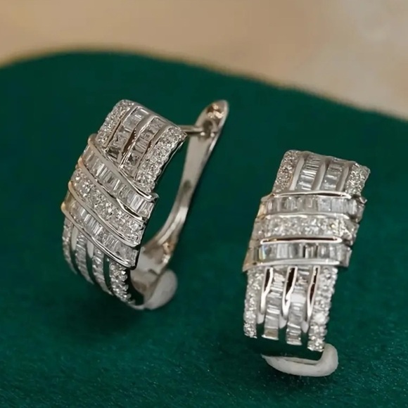 Women’s Fashion Earrings - NWT - Picture 5 of 7